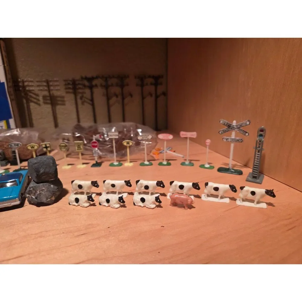 Life-Like Vintage HO Scale Railroad Scenery Landscaping Cars Animals Signs Set - Picture 12 of 12